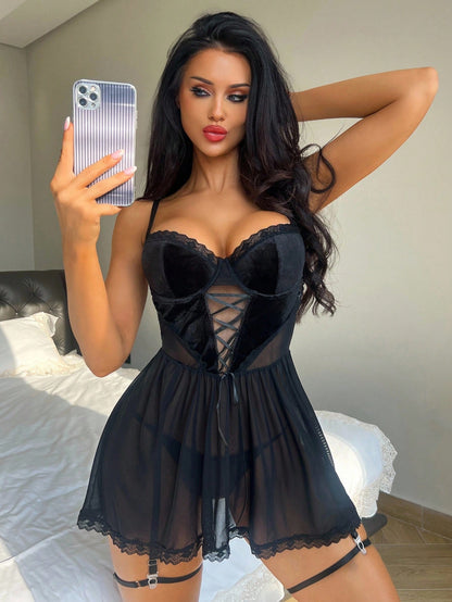 Ensemble de style gothique avec dentelle sexy